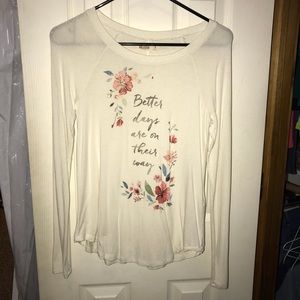 Super cute hollister shirt 🌸